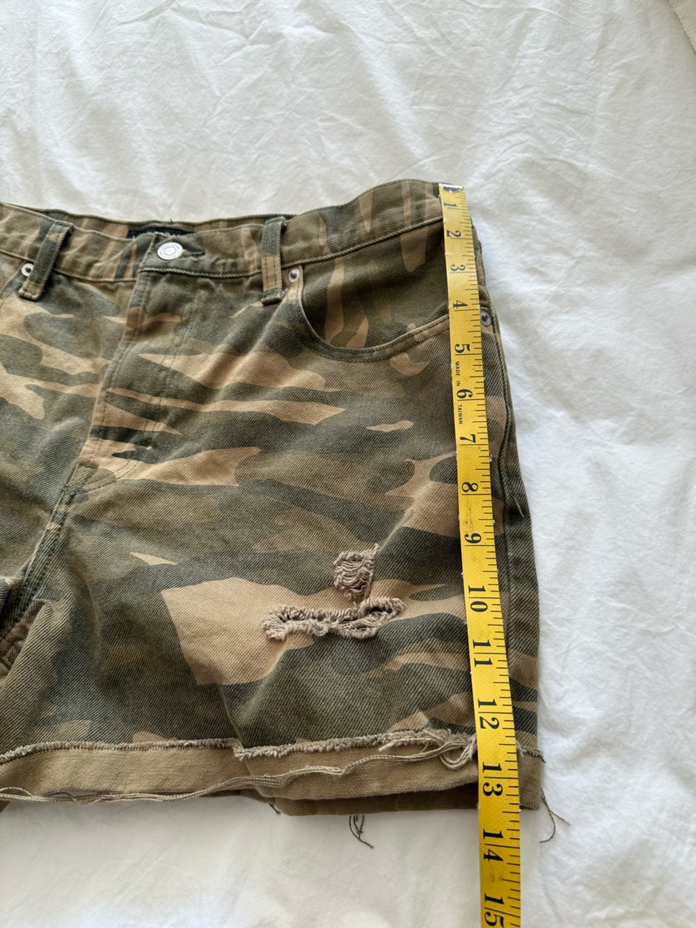 Lucky Brand Women's Camo Distressed Shorts, size 10 - Picture 8 of 11